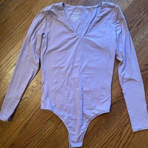 Everlane The Long-Sleeve V-Neck Bodysuit in Dusty Lavender